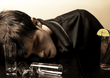 En Valparaíso preocupa elevado consumo de alcohol y baja percepción de riesgo en estudiantes de educación superior