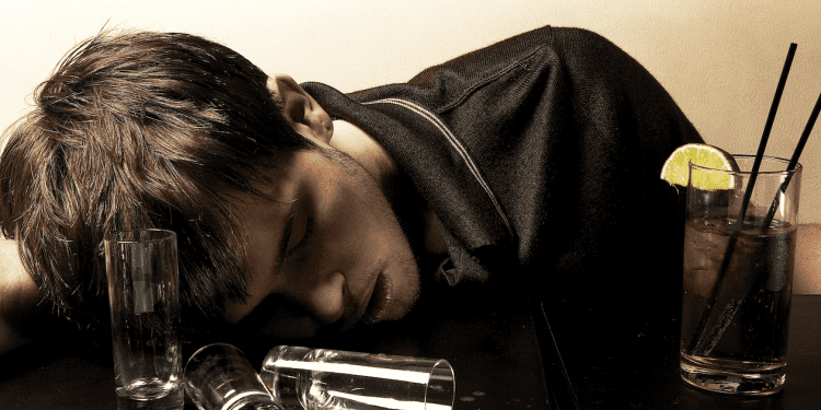 En Valparaíso preocupa elevado consumo de alcohol y baja percepción de riesgo en estudiantes de educación superior