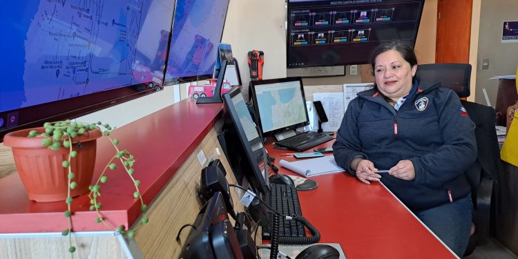 Bomberos de Quintero ahora cuenta con uno de los sistemas de comunicaciones más modernos de la región