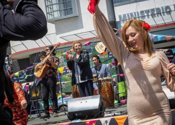 Subsecretaria de las Culturas y las Artes dio inicio a encuentro musical Feria de Canciones en la plaza Sotomayor