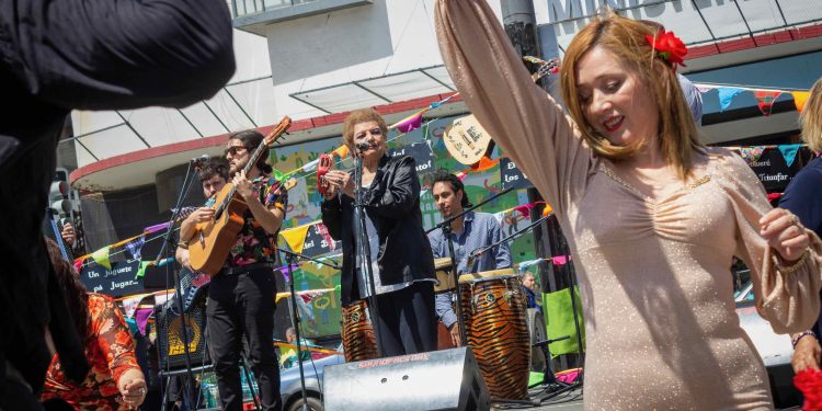 Subsecretaria de las Culturas y las Artes dio inicio a encuentro musical Feria de Canciones en la plaza Sotomayor