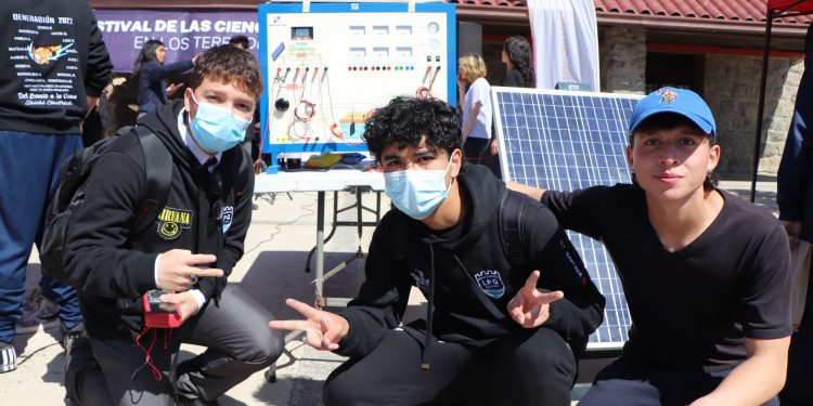 Escolares de Quintero se lucieron en el Festival de las Ciencias 