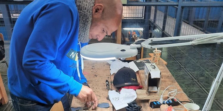 Internos del Recinto Penitenciario de Valparaíso se convierten en joyeros mapuches