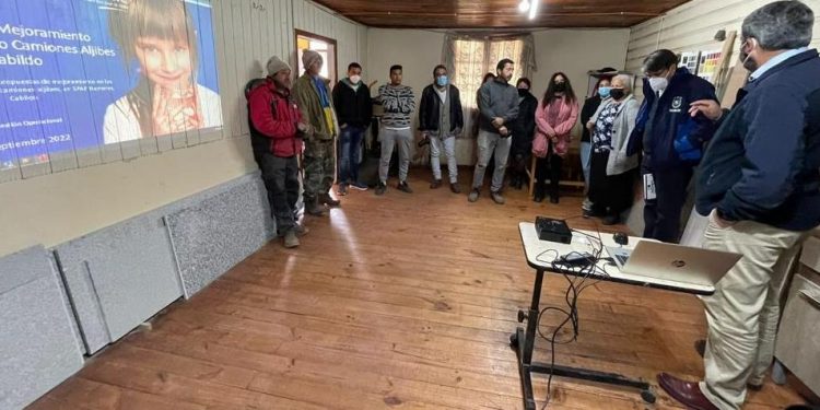 Vecinos, Municipalidad de Cabildo y Esval acuerdan mejoras en el sector Humeres
