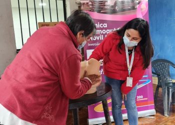 Limache pone énfasis en la realización de autoexamen para prevenir el cáncer de mamas
