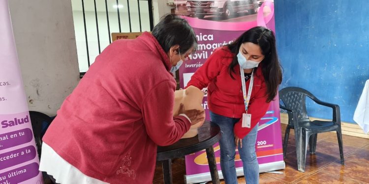 Limache pone énfasis en la realización de autoexamen para prevenir el cáncer de mamas