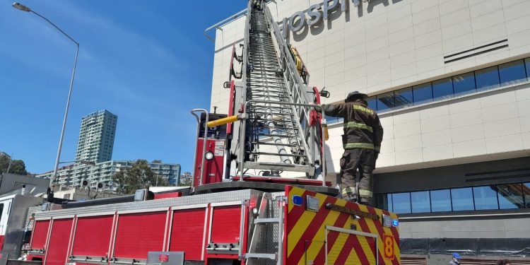 Hospital Dr. Gustavo Fricke realiza ejercicios de emergencia en coordinación con Bomberos de Viña del Mar