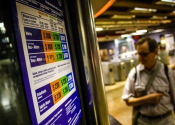 ￼Diputado Irarrázaval emplazó al Gobierno para que transparenten el monto del alza en el transporte público