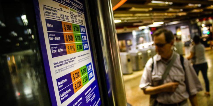 ￼Diputado Irarrázaval emplazó al Gobierno para que transparenten el monto del alza en el transporte público