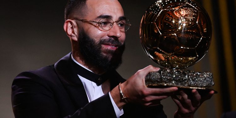 Benzema gana el Balón de Oro como el mejor jugador y Christiane Endler quedó en el puesto 12 en ranking femenino