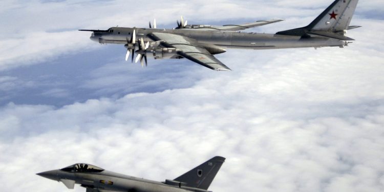Alerta en Alaska: aviones de combate de EE.UU. interceptan bombarderos rusos