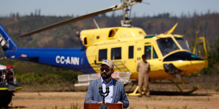 Valparaíso: Presidente Boric lamenta incendio en Rapa Nui provocado por quema de pastizales