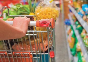 Canasta básica de alimentos sube con fuerza en septiembre y supera los 60 mil pesos