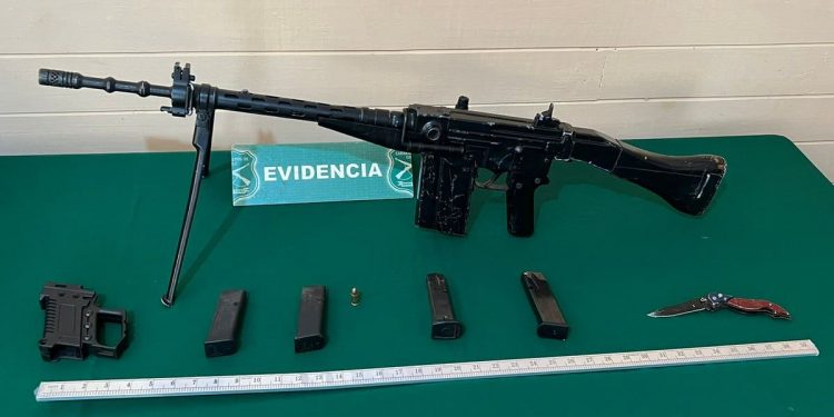 Breves policiales / Efectivos de Carabineros detuvieron en Cartagena a un sujeto que atemorizaba con un arma a vecinos de la población Recinto Estación