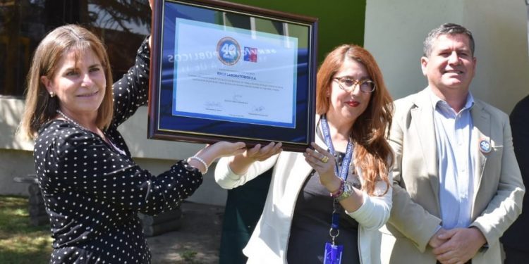 Quilpué: Ministerio del Trabajo entregó «Sello 40 horas» a Knop Laboratorios