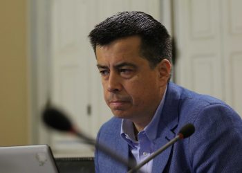 Diputado Andrés Celis emplaza al Presidente a «exigir respeto por la gente inocente del país» tras disparo en el cuello a menor en una plaza de El Belloto