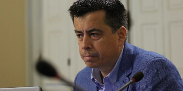 Diputado Andrés Celis emplaza al Presidente a «exigir respeto por la gente inocente del país» tras disparo en el cuello a menor en una plaza de El Belloto
