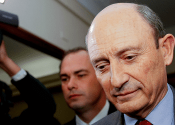 Ministra Romy Rutheford somete a proceso a excomandantes en jefe del Ejército por malversación de caudales públicos