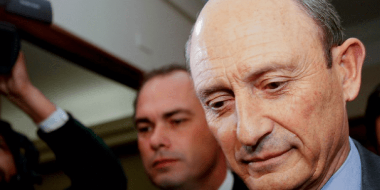 Ministra Romy Rutheford somete a proceso a excomandantes en jefe del Ejército por malversación de caudales públicos