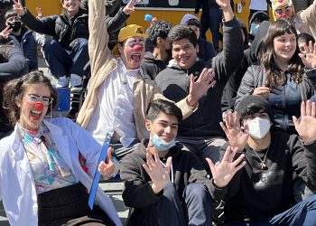 Clownvivencia escolar: la iniciativa que busca mejorar la convivencia estudiantil en la Provincia de San Antonio 