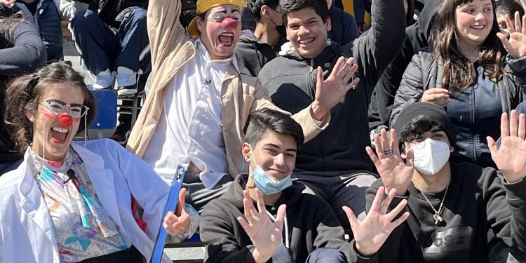 Clownvivencia escolar: la iniciativa que busca mejorar la convivencia estudiantil en la Provincia de San Antonio 