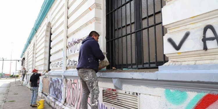 Comercio y vecinos se motivan pintando las fachadas de sus locales impulsados por el avance de Proyecto Arcoíris