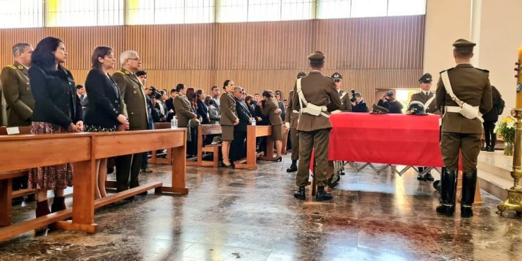 Delegada presidencial Sofía González asiste al responso del carabinero fallecido tras recibir un violento golpe en San Antonio