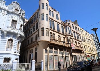 Comunidad de Barrio Puerto proyecta reactivación del sector tras arribo del municipio al edificio La Nave