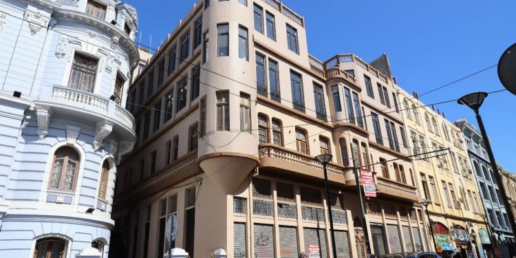 Comunidad de Barrio Puerto proyecta reactivación del sector tras arribo del municipio al edificio La Nave