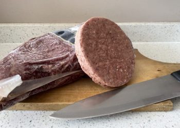 Comisión de Agricultura define que hamburguesas, chorizos y salchichas solo podrán ser de carne animal