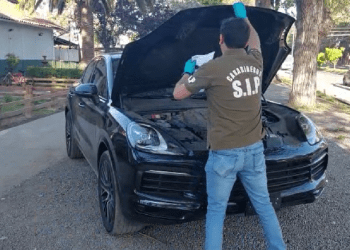 Carabineros recuperó en Buin vehículo Porsche robado a Johnny Herrera en Viña del Mar