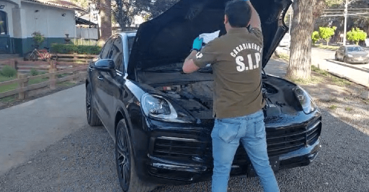 Carabineros recuperó en Buin vehículo Porsche robado a Johnny Herrera en Viña del Mar