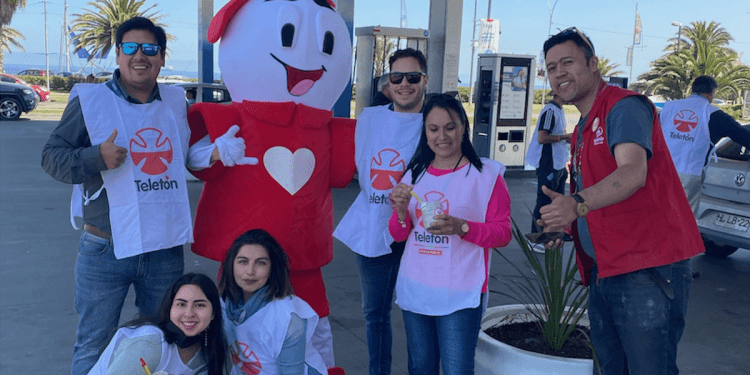 En Viña del Mar se realizó la tradicional «Pintatón» de autos en apoyo a los niños de la Teletón