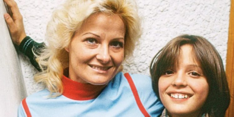 Aseguran que los restos de madre de Luis Miguel estarían en una fosa común