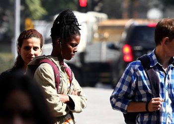 Extranjeros residentes en Chile llegan a 1,4 millones: la región de Valparaíso ocupa el tercer lugar en la medición nacional