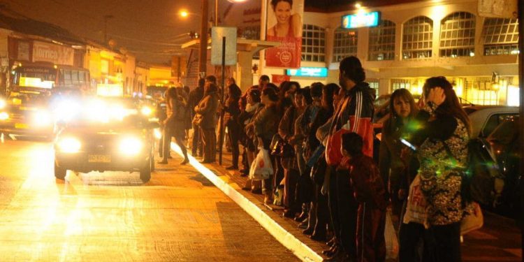 Diputados de la Comisión de Transporte piden que se analice situación de inseguridad en los paraderos de la locomoción pública