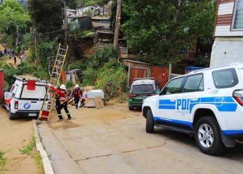 Dos menores de edad fallecen por incendio que afectó a vivienda en Viña del Mar