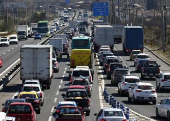 Fin de semana largo: más de 190 mil vehículos han salido de la capital