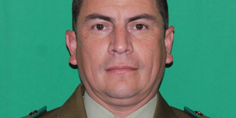 Último minuto: Carabineros confirma el fallecimiento del sargento Carlos Retamal, agredido en San Antonio con un fierro cuando acudía a un procedimiento