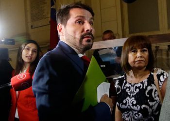 De manera transversal comités parlamentarios del Senado lamentan presencia de «Pancho Malo» en el Congreso de Santiago por proceso constituyente