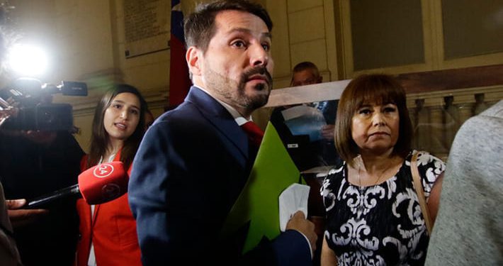 De manera transversal comités parlamentarios del Senado lamentan presencia de «Pancho Malo» en el Congreso de Santiago por proceso constituyente