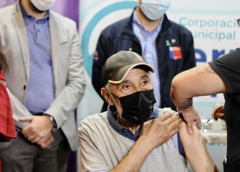 Comenzó Vacunación Anual COVID-19 de personas mayores de 80 años