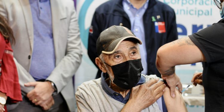 ￼Comenzó Vacunación Anual COVID-19 de personas mayores de 80 años