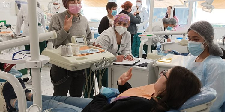 Proveen atención de salud bucal gratuita a la comunidad sorda en Viña del Mar