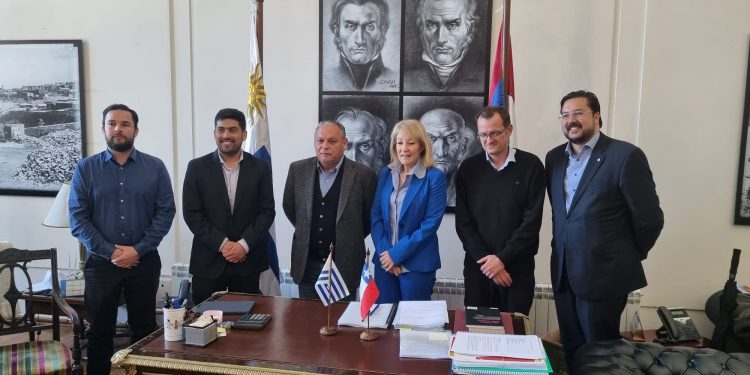 Gobernador regional estableció acuerdos de cooperación y trabajo conjunto con los intendentes de Montevideo y Canelones