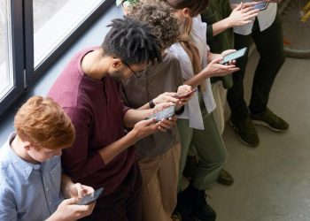 Estudio: ¿Qué tan conectados con otros se sienten los usuarios de redes sociales?