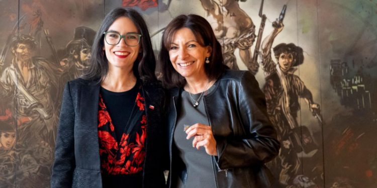 Ministra Vallejo se reúne con alcaldesa de París durante gira europea