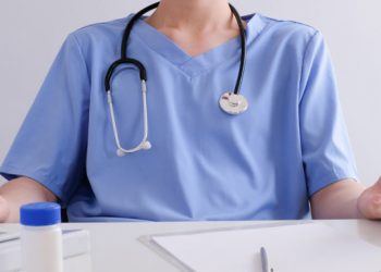 Viña del Mar: Denuncian ante Fiscalía a falsas trabajadoras de la salud