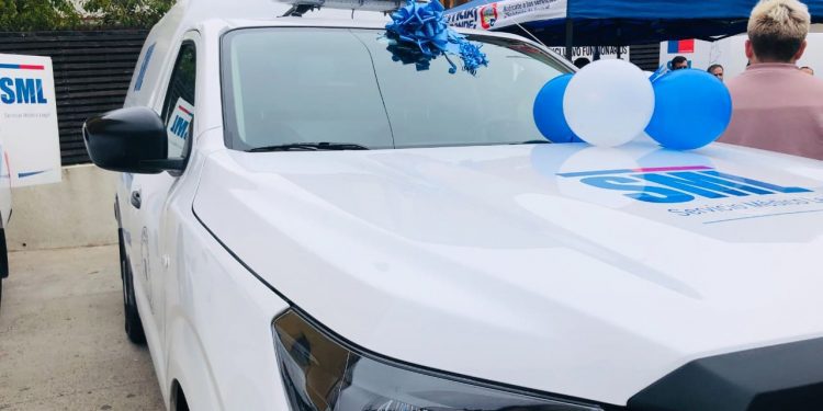 Ministerio de Justicia entrega dos nuevas camionetas para traslado de fallecidos en San Antonio y San Felipe