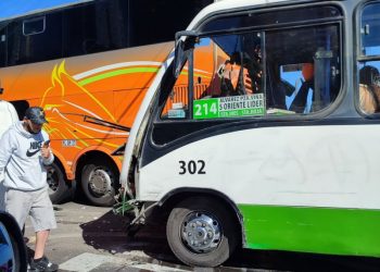 Valparaíso: Bus detenido en Avenida España genera nuevo accidente con ocho lesionados
